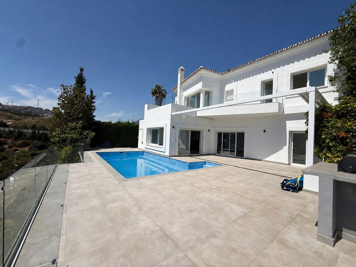 Detached Villa bilde 1