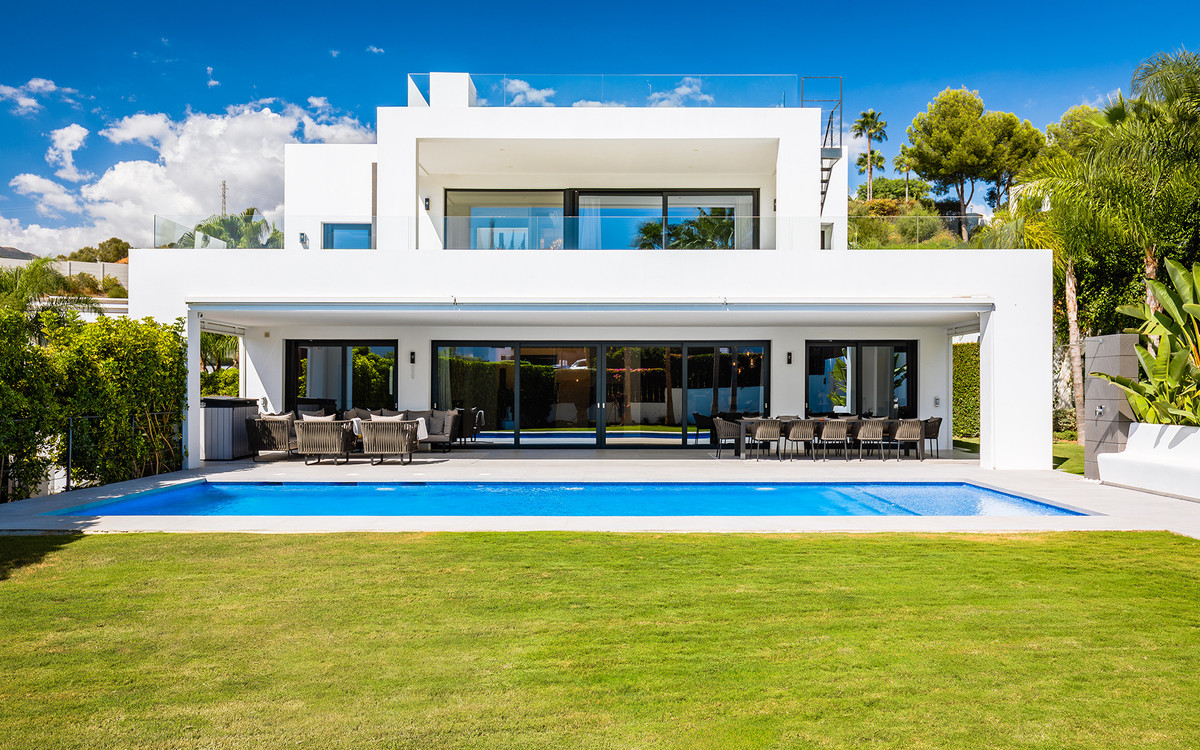 Detached Villa bilde 1