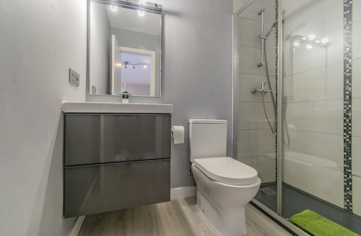 Middle Floor Apartment bilde 26