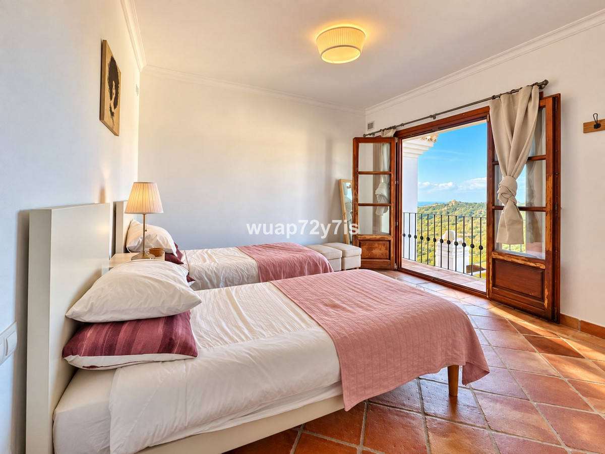 Semi-Detached House bilde 18