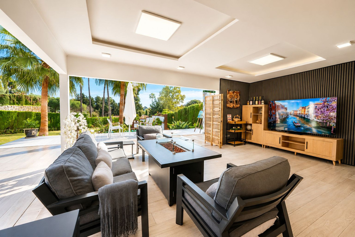 Detached Villa bilde 1