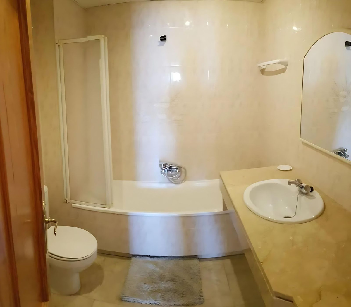 Middle Floor Apartment bilde 13