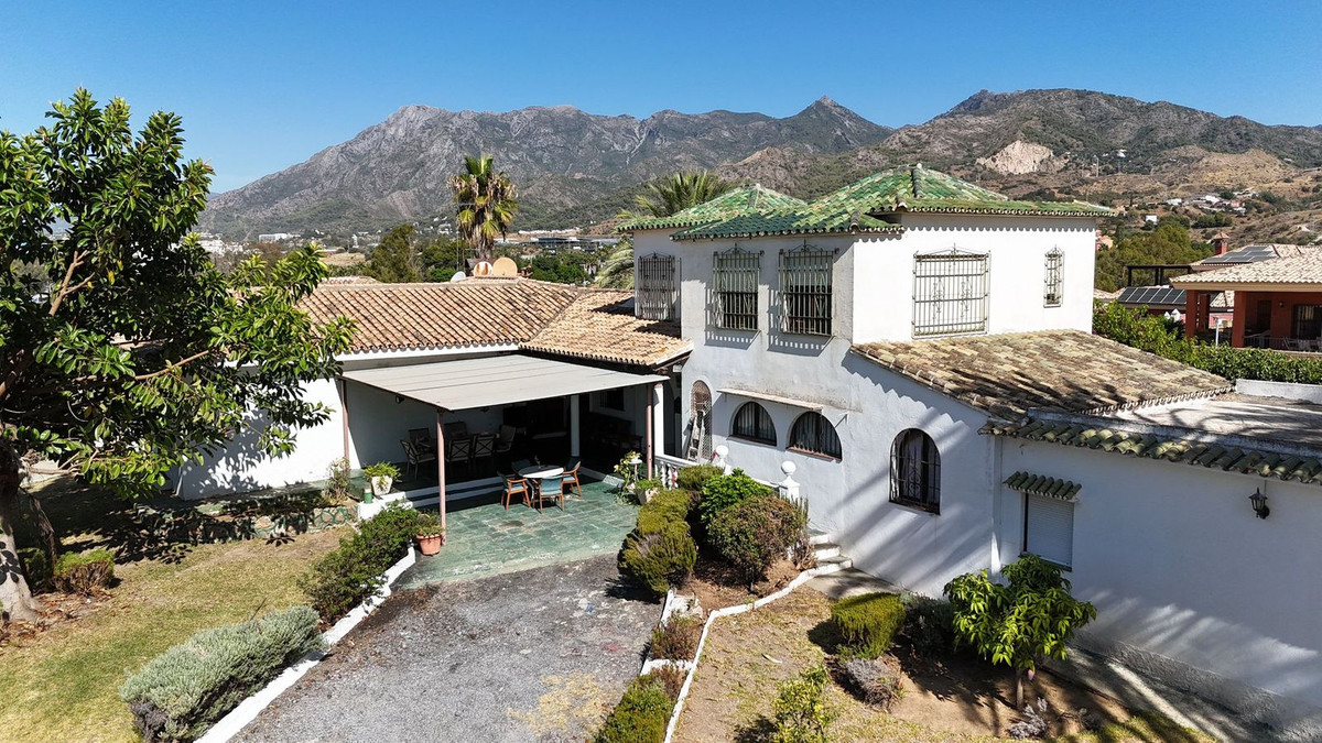 Detached Villa bilde 1