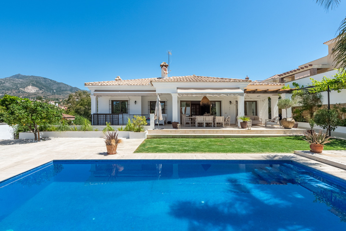 Detached Villa bilde 1