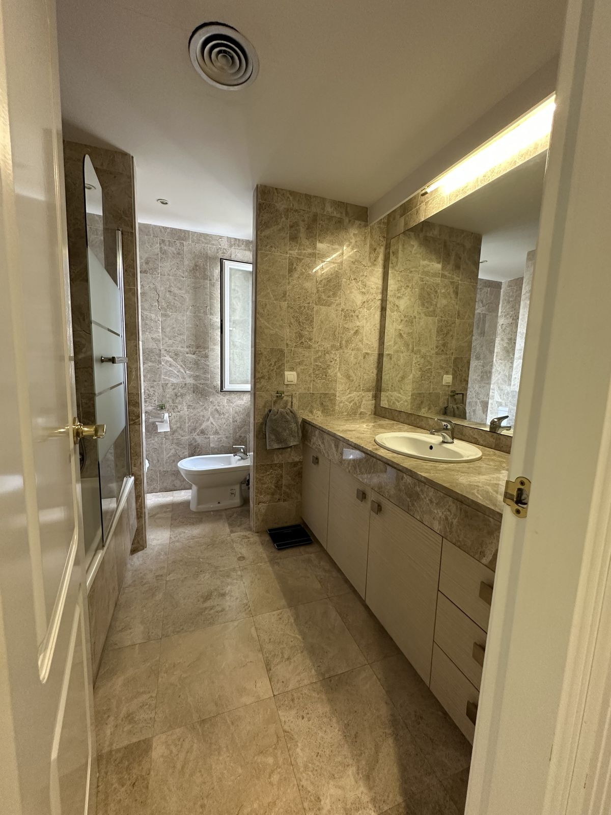 Middle Floor Apartment bilde 18