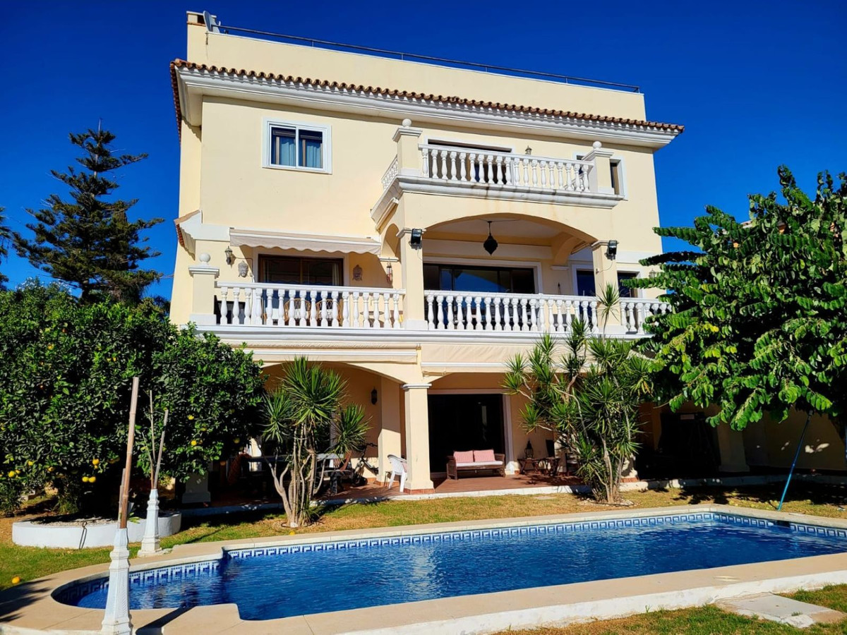 Detached Villa bilde 1