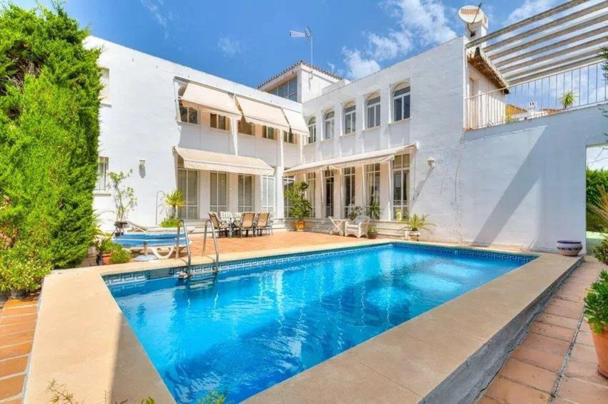 Detached Villa bilde 2