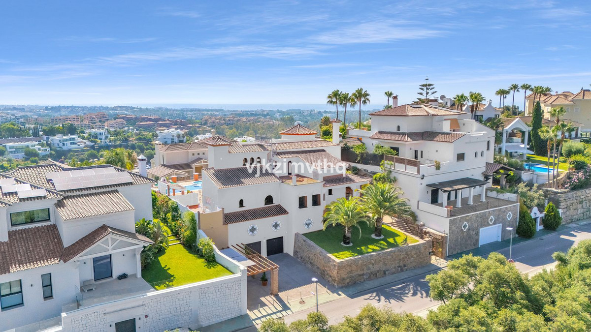 Detached Villa bilde 1