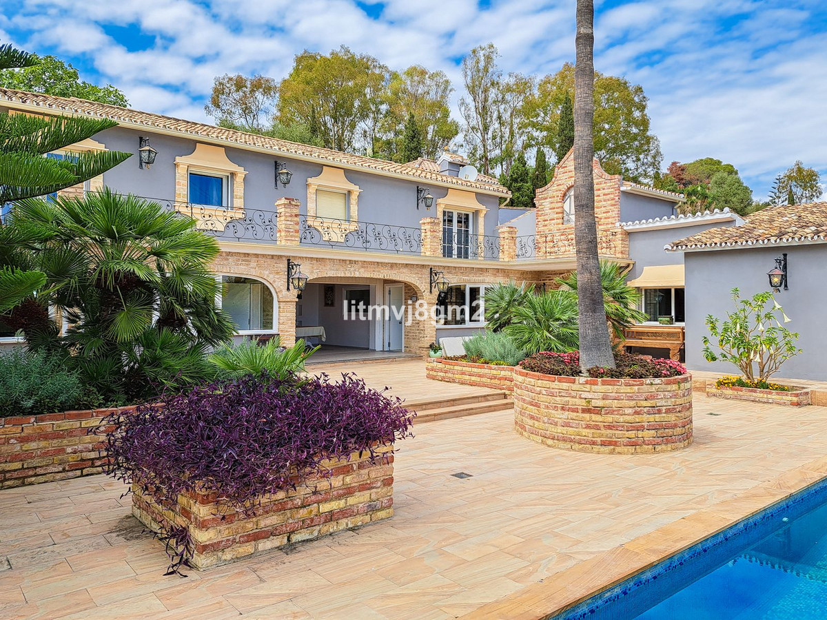 Detached Villa bilde 1