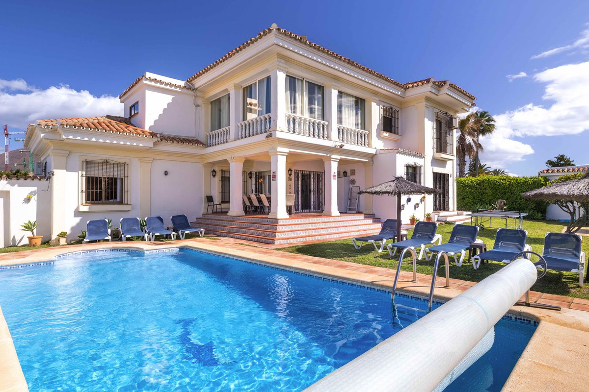 Detached Villa bilde 1
