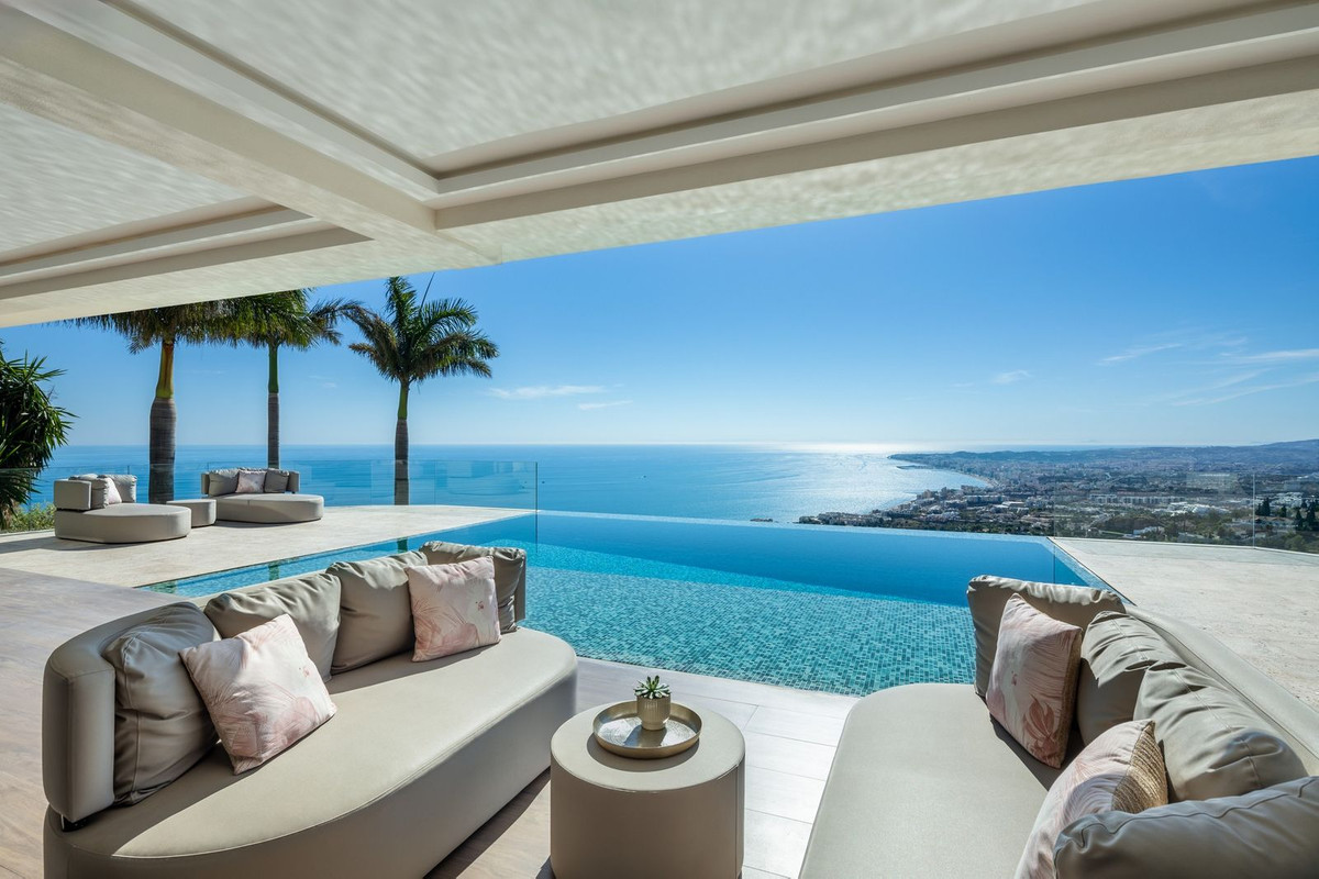 Detached Villa bilde 1