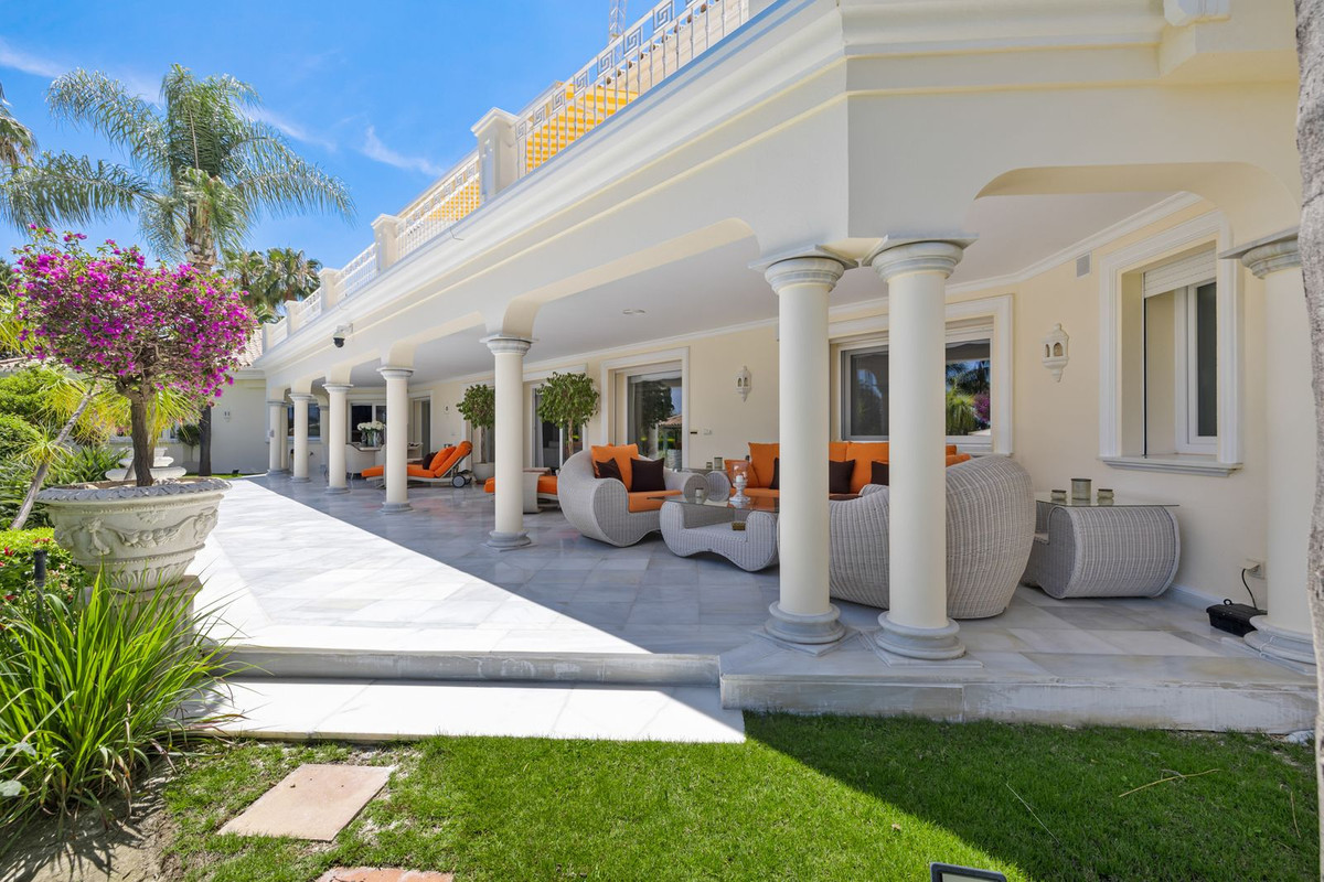 Detached Villa bilde 1