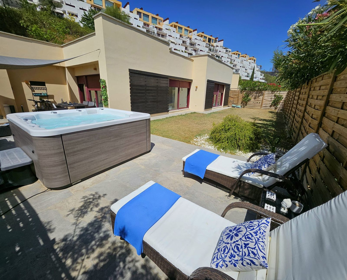 Detached Villa bilde 1