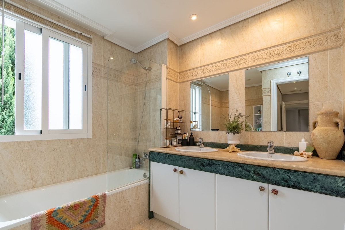 Middle Floor Apartment bilde 24