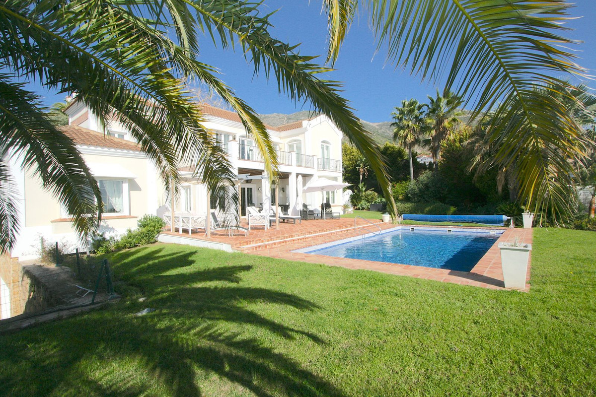 Detached Villa bilde 1
