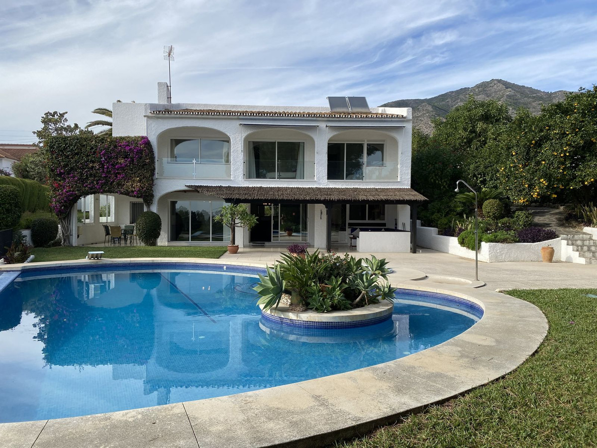 Detached Villa bilde 1