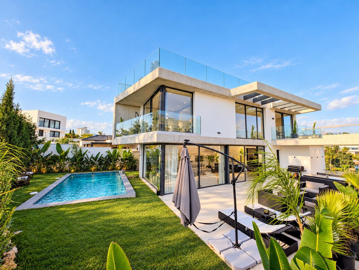 Detached Villa bilde 1