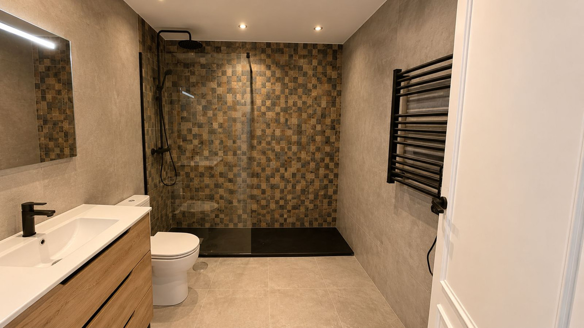 Middle Floor Apartment bilde 13