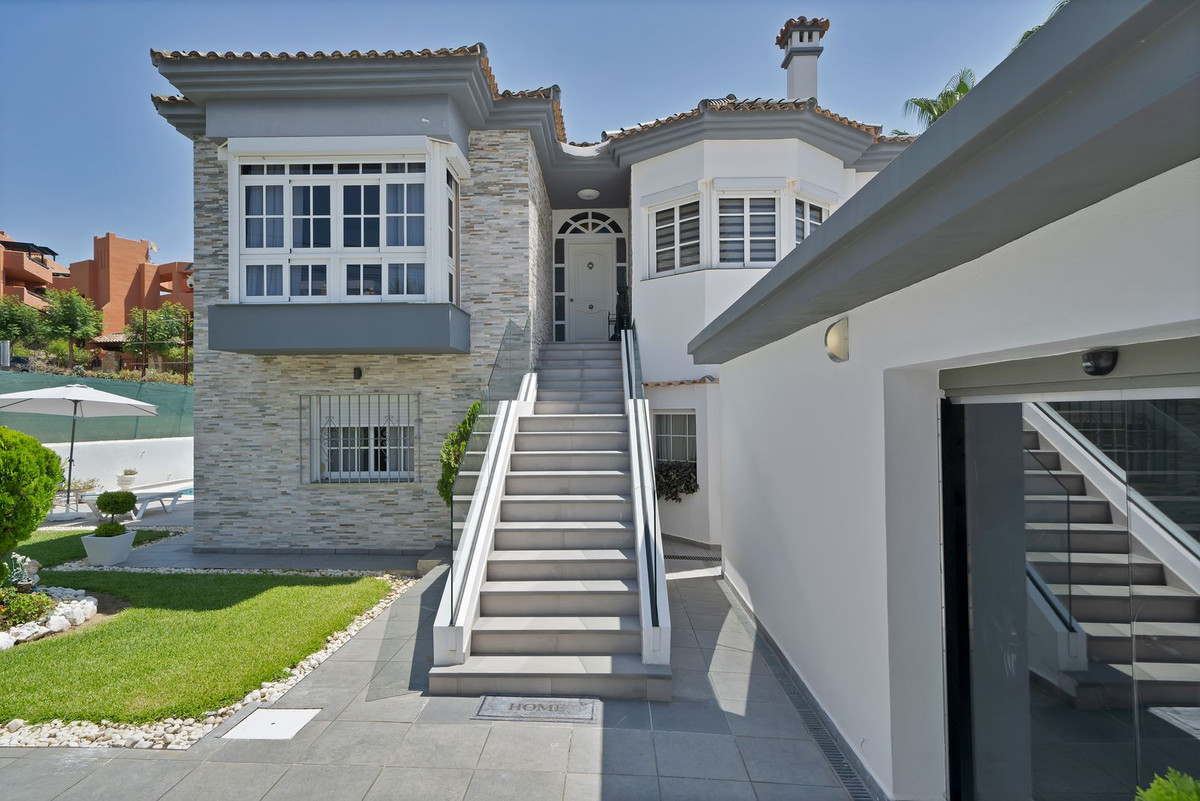 Detached Villa bilde 1