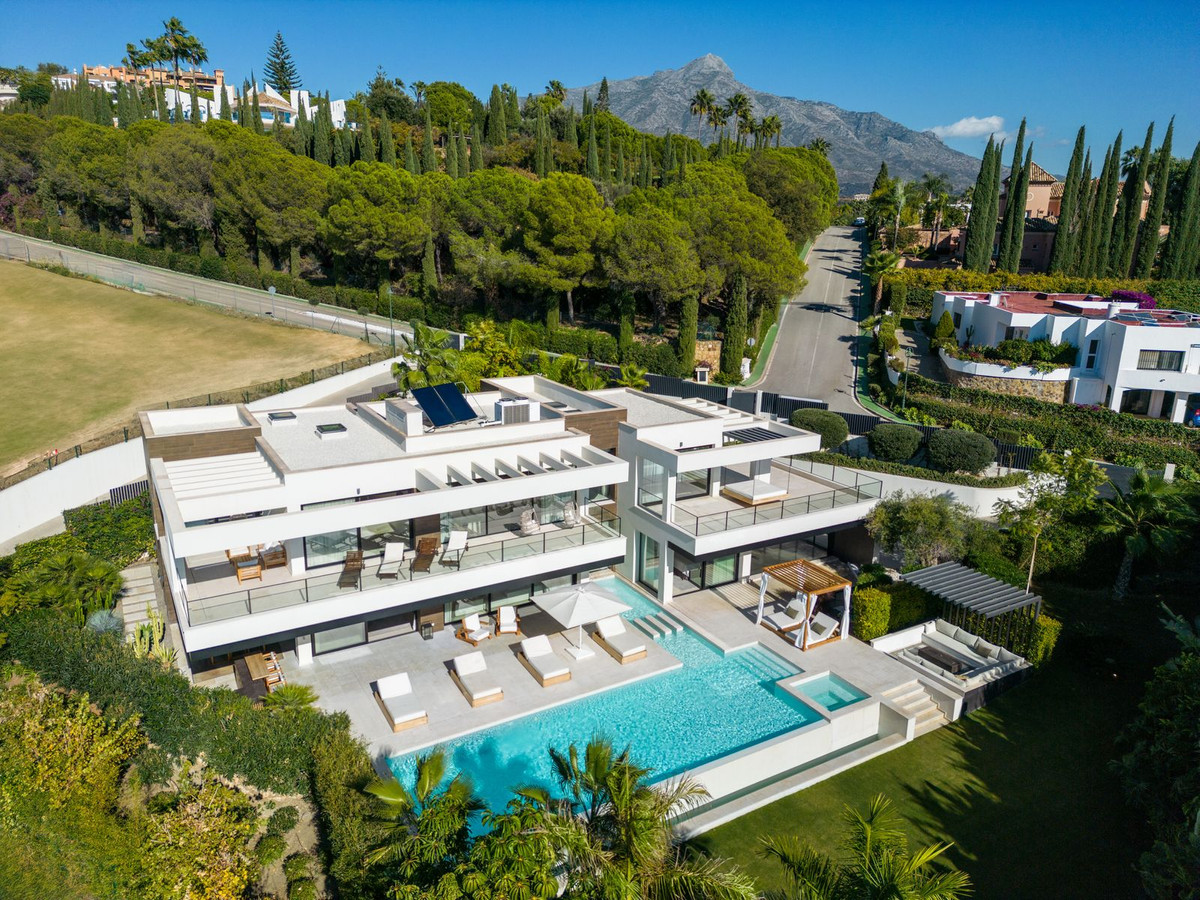 Detached Villa bilde 1