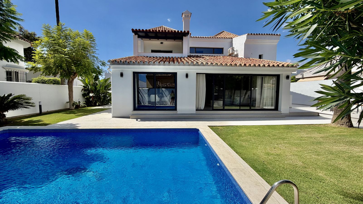 Detached Villa bilde 1