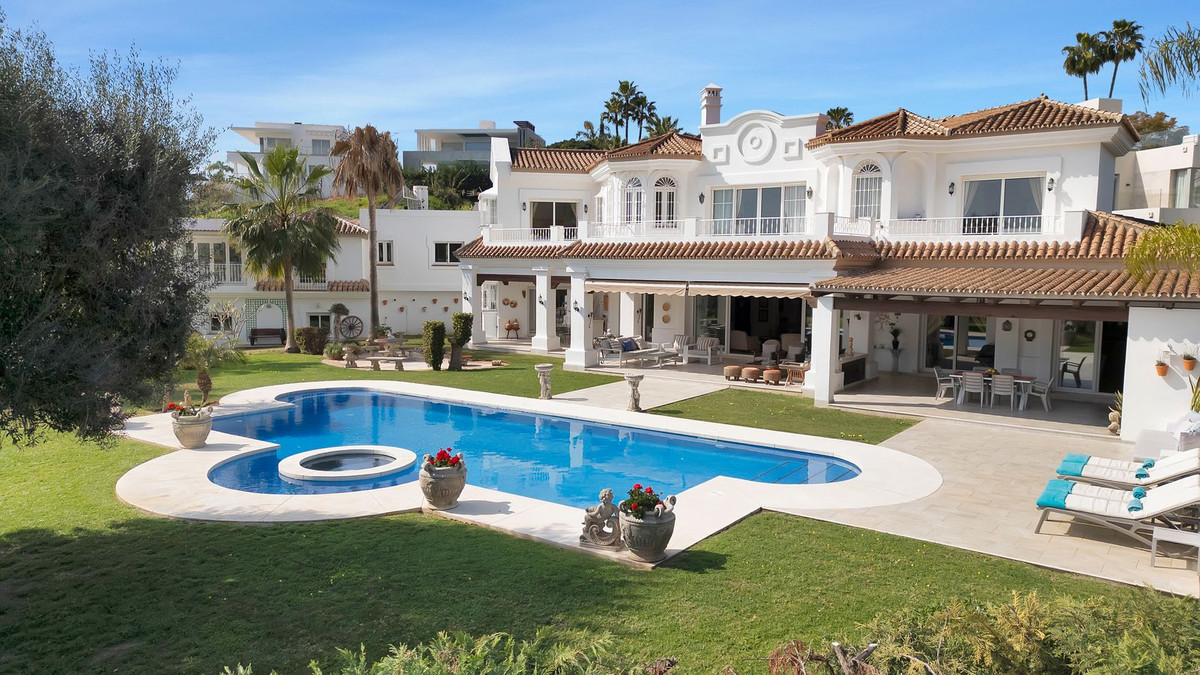 Detached Villa bilde 1