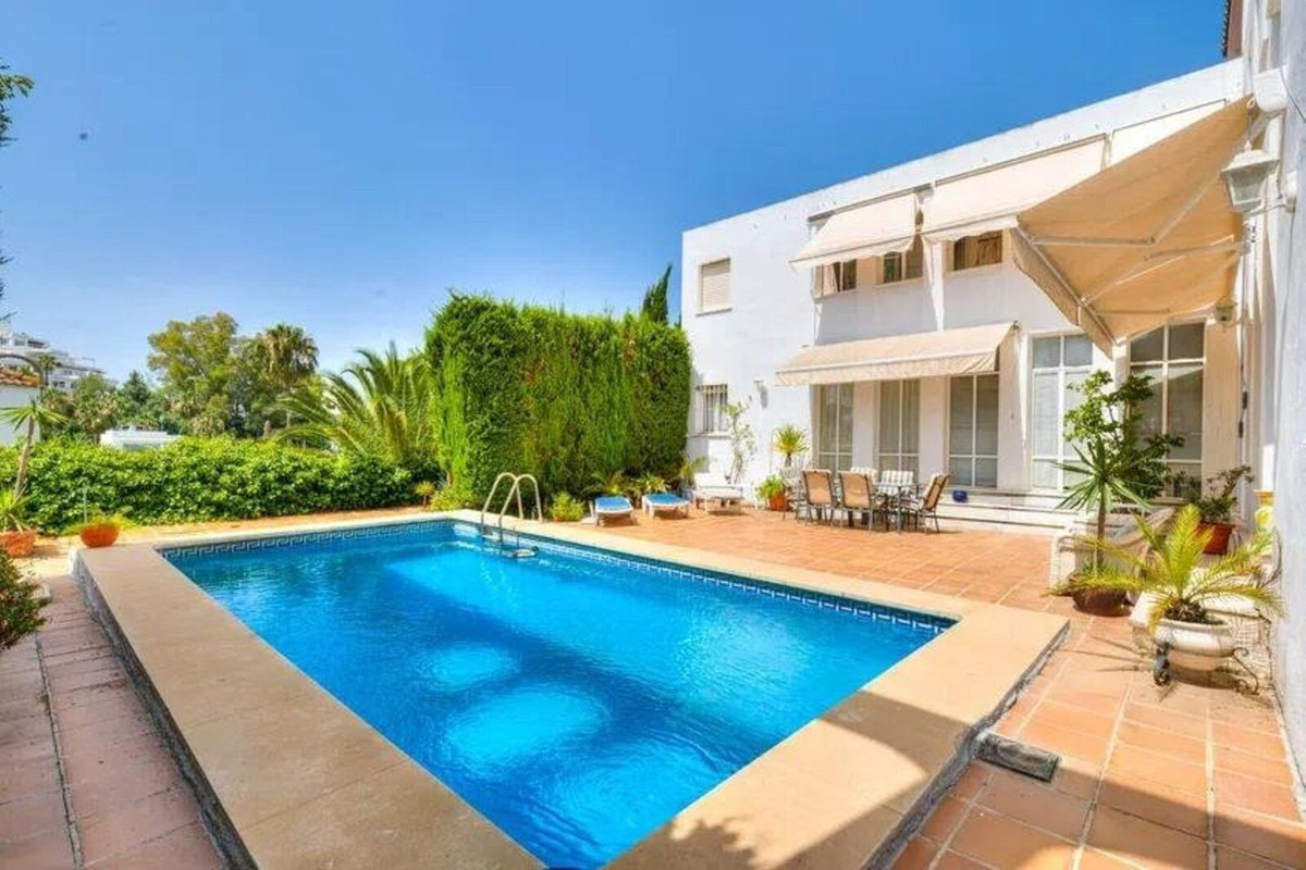 Detached Villa bilde 1