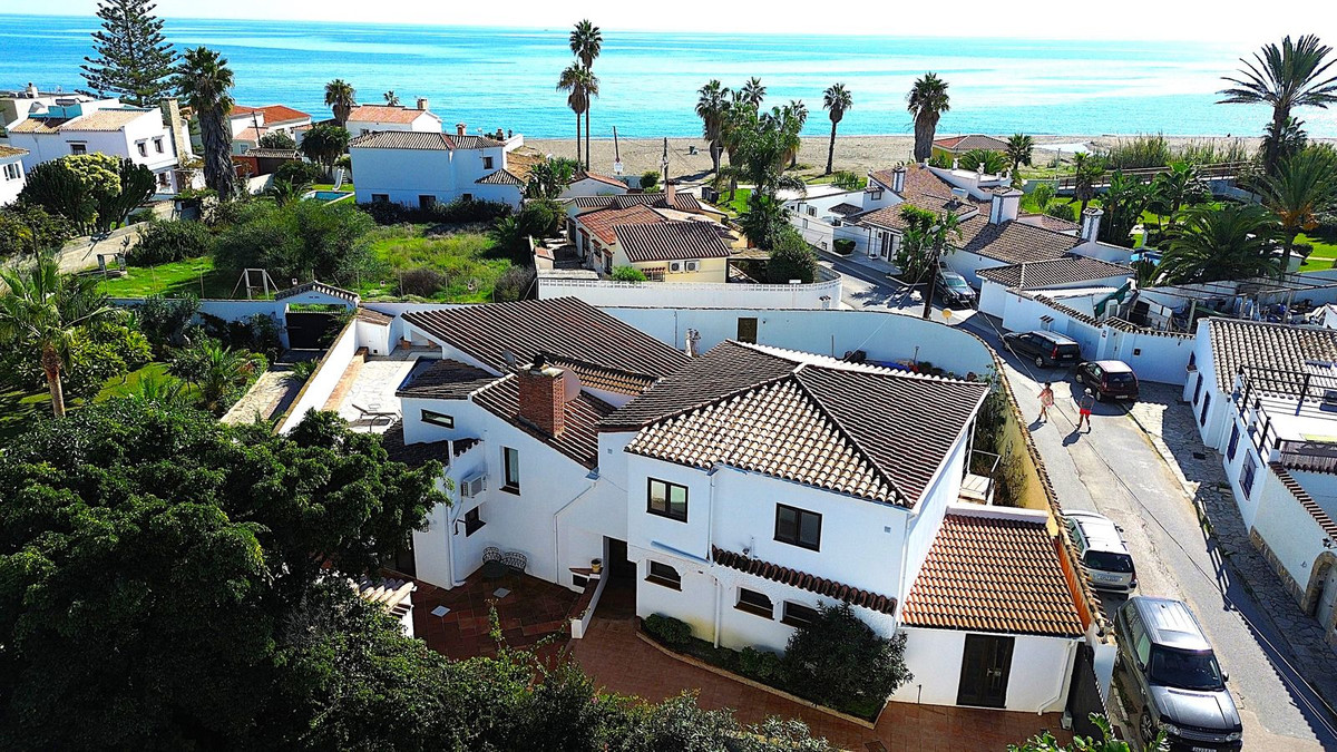 Detached Villa bilde 1