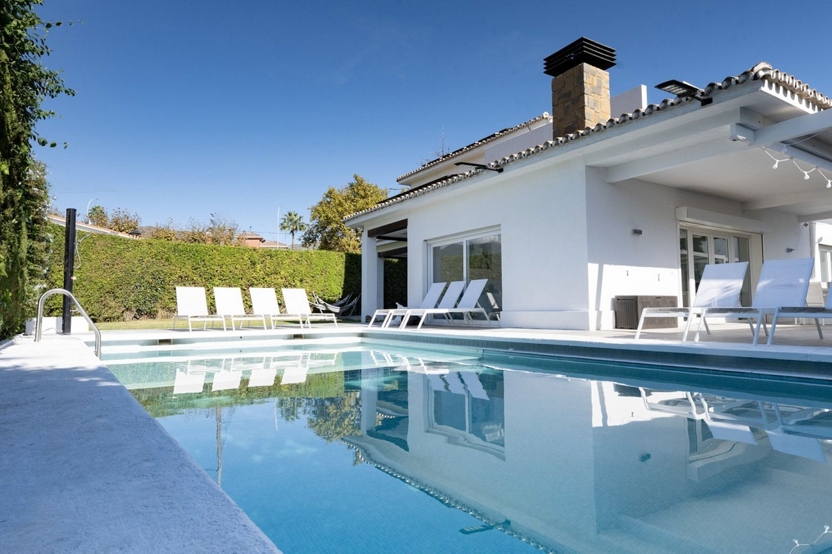 Detached Villa bilde 1