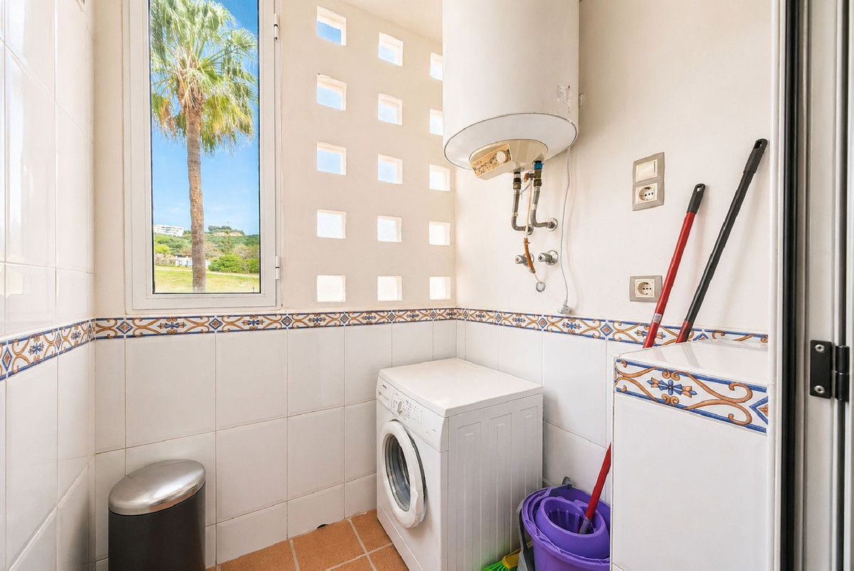 Middle Floor Apartment bilde 12