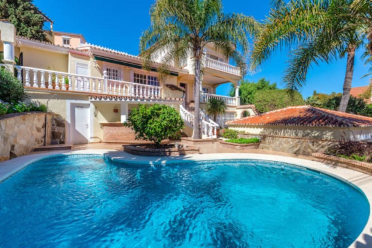 Detached Villa bilde 1
