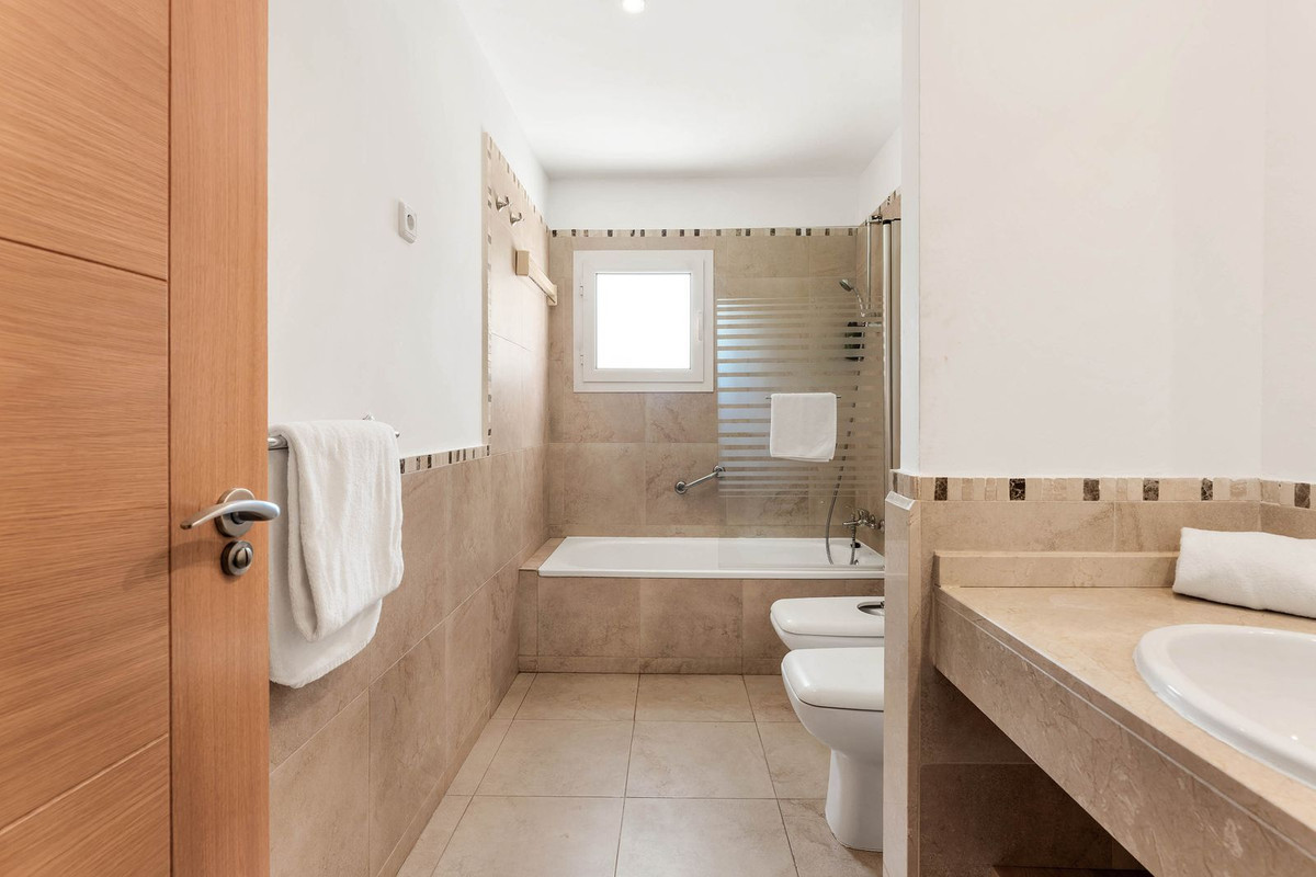 Middle Floor Apartment bilde 12
