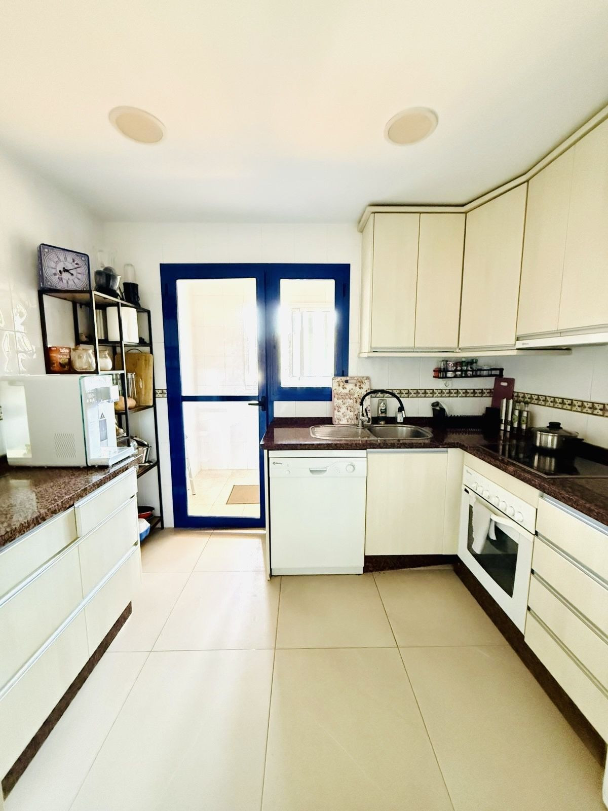 Middle Floor Apartment bilde 6