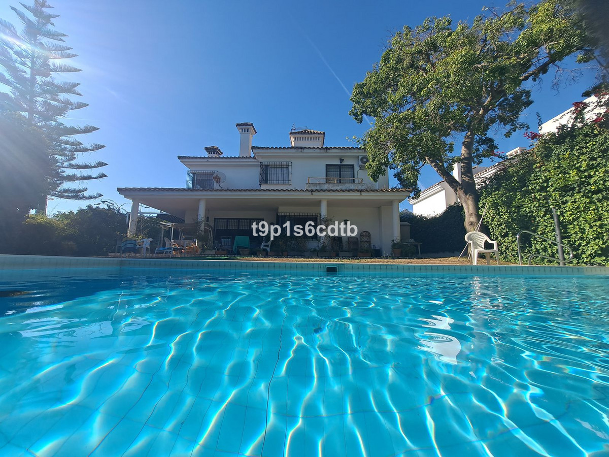 Detached Villa bilde 1