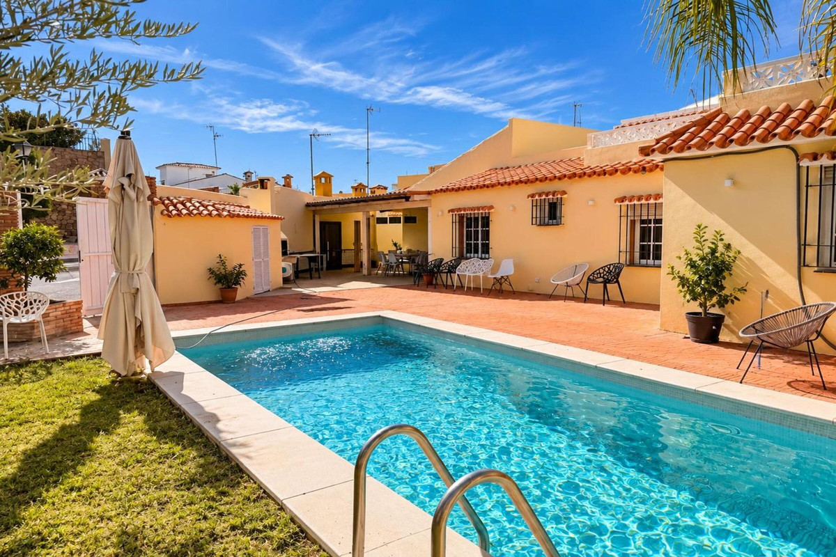 Detached Villa bilde 1