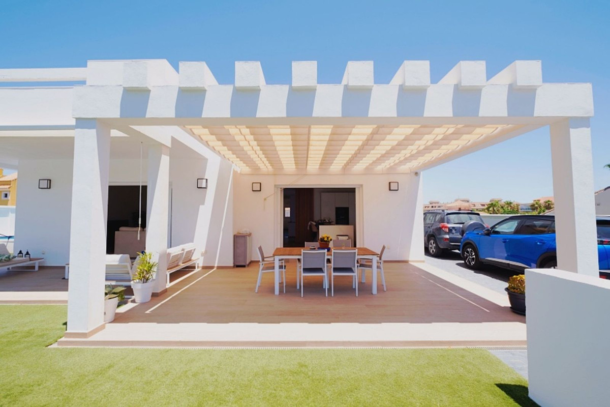 Detached Villa bilde 1