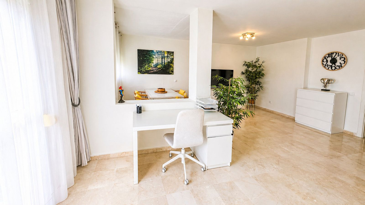 Middle Floor Apartment bilde 12
