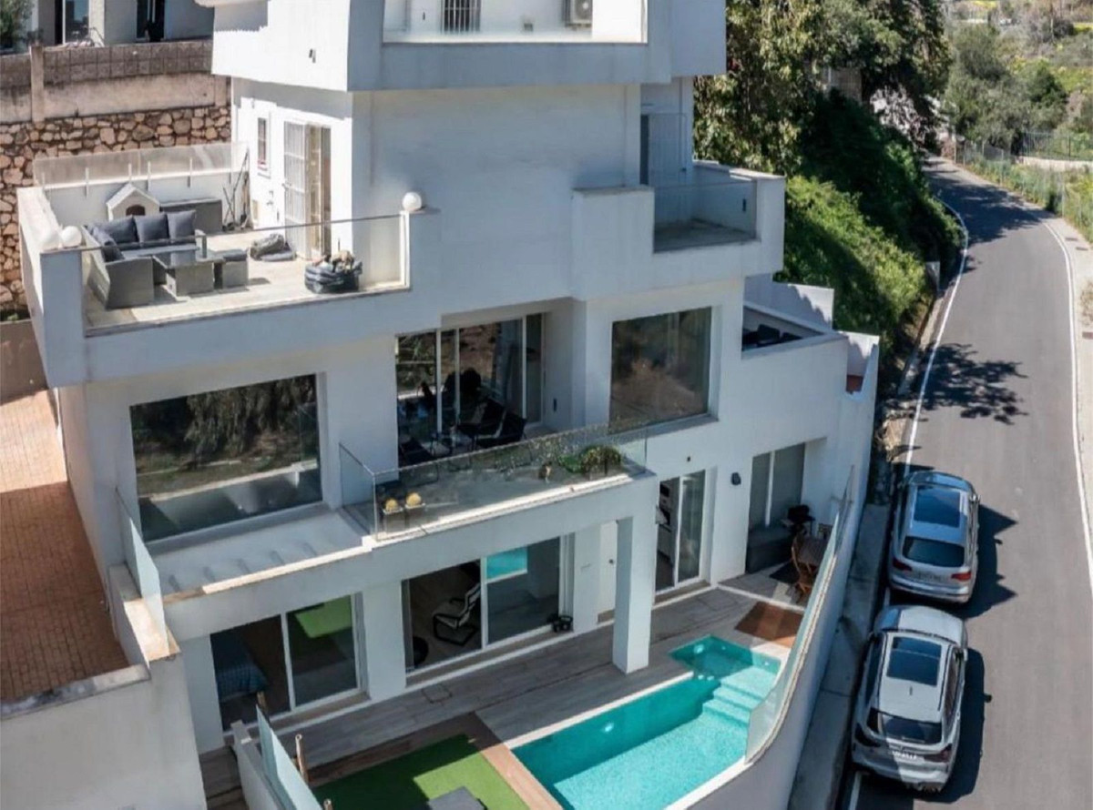 Detached Villa bilde 1