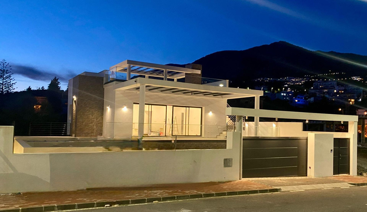 Detached Villa bilde 1