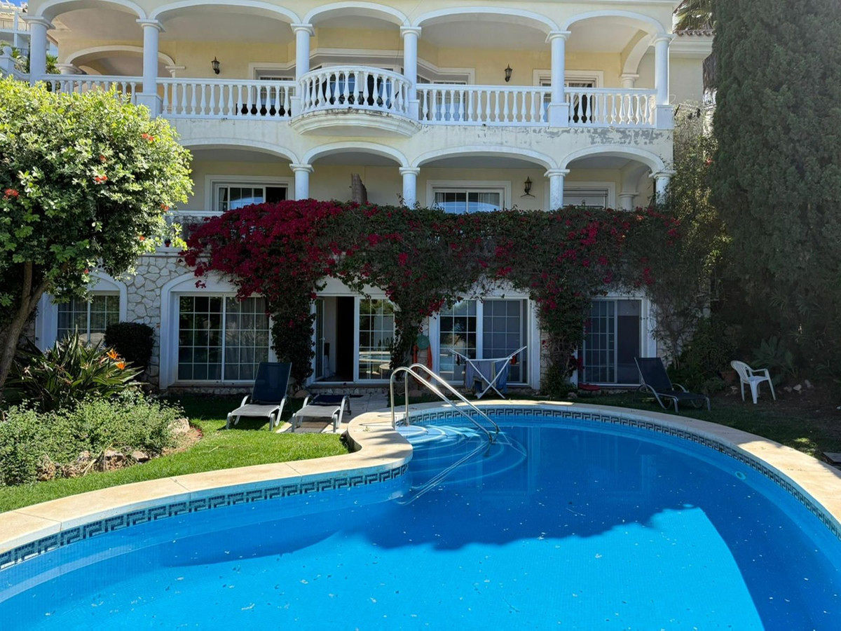 Detached Villa bilde 1