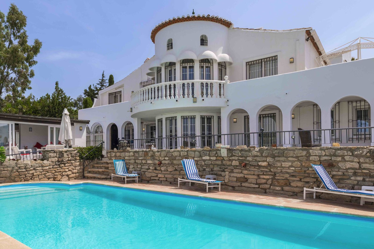 Detached Villa bilde 1