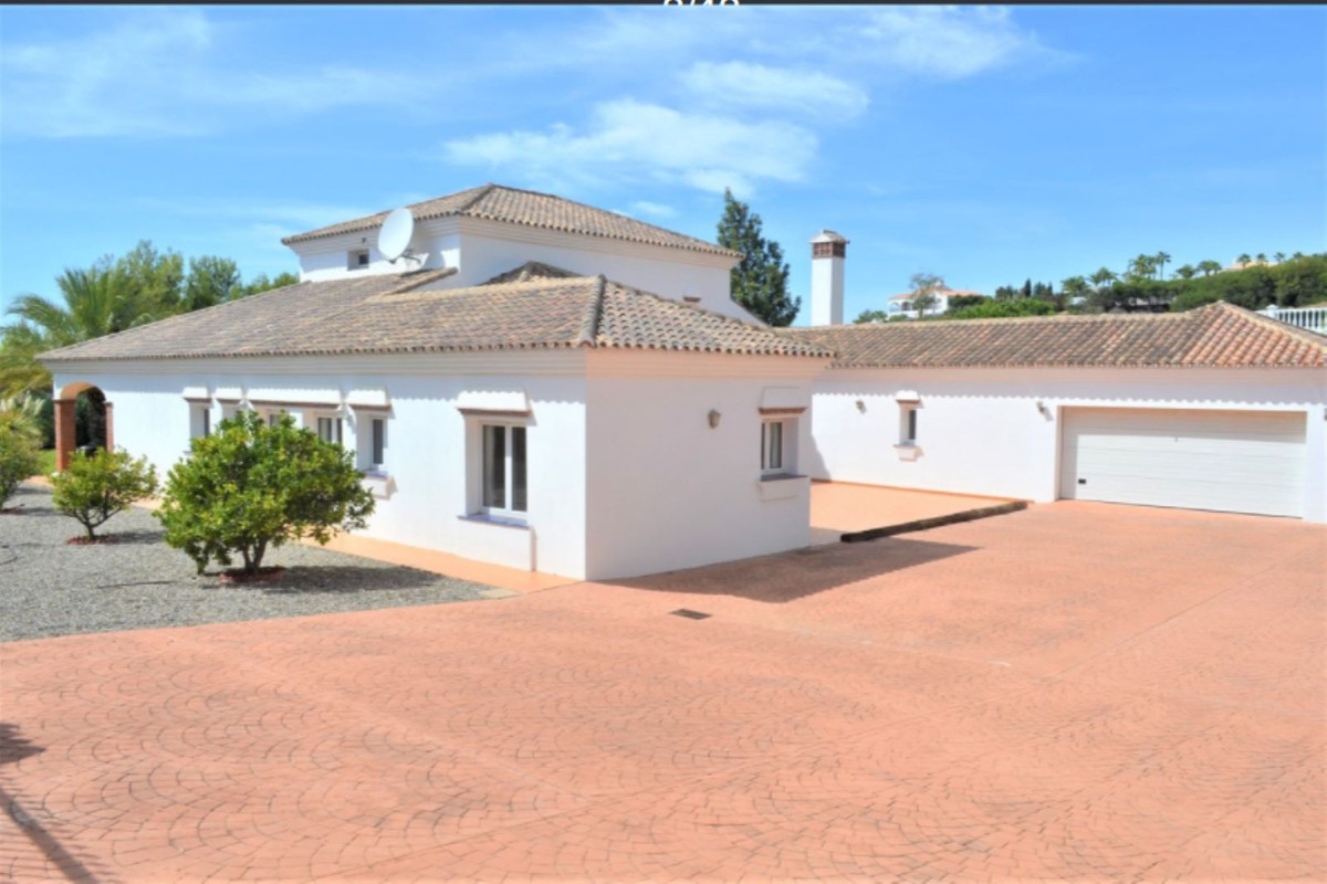 Detached Villa bilde 1