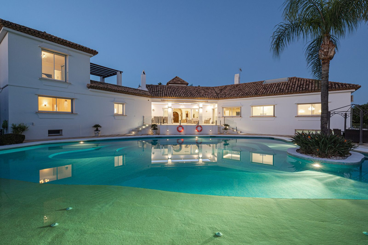 Detached Villa bilde 1