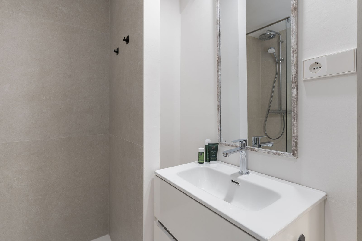 Middle Floor Apartment bilde 26