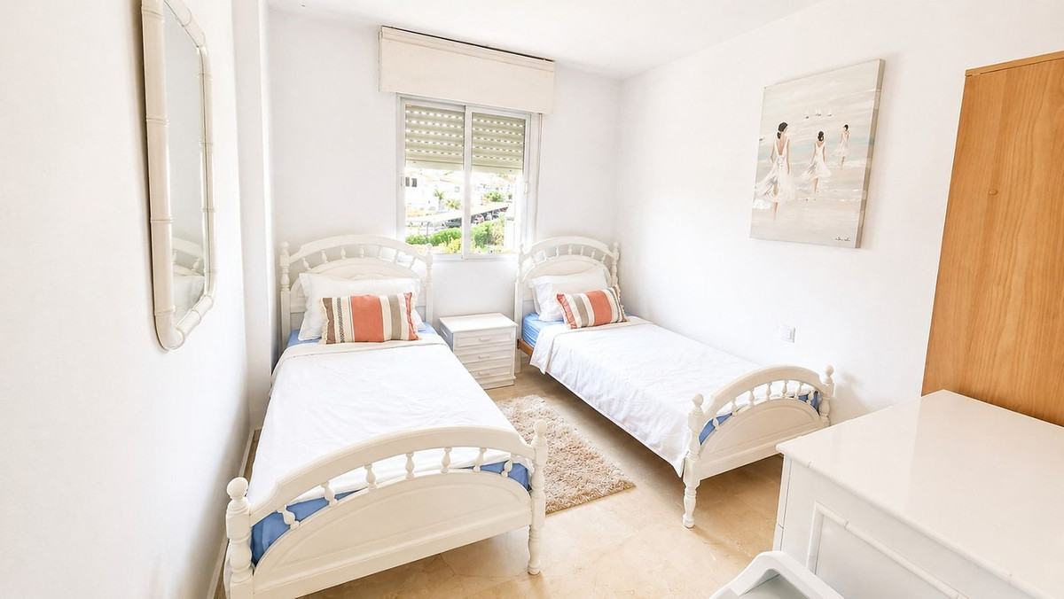 Middle Floor Apartment bilde 24