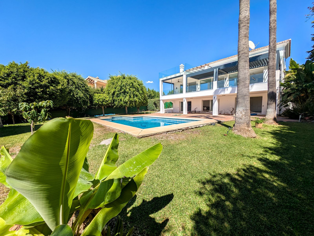 Detached Villa bilde 1