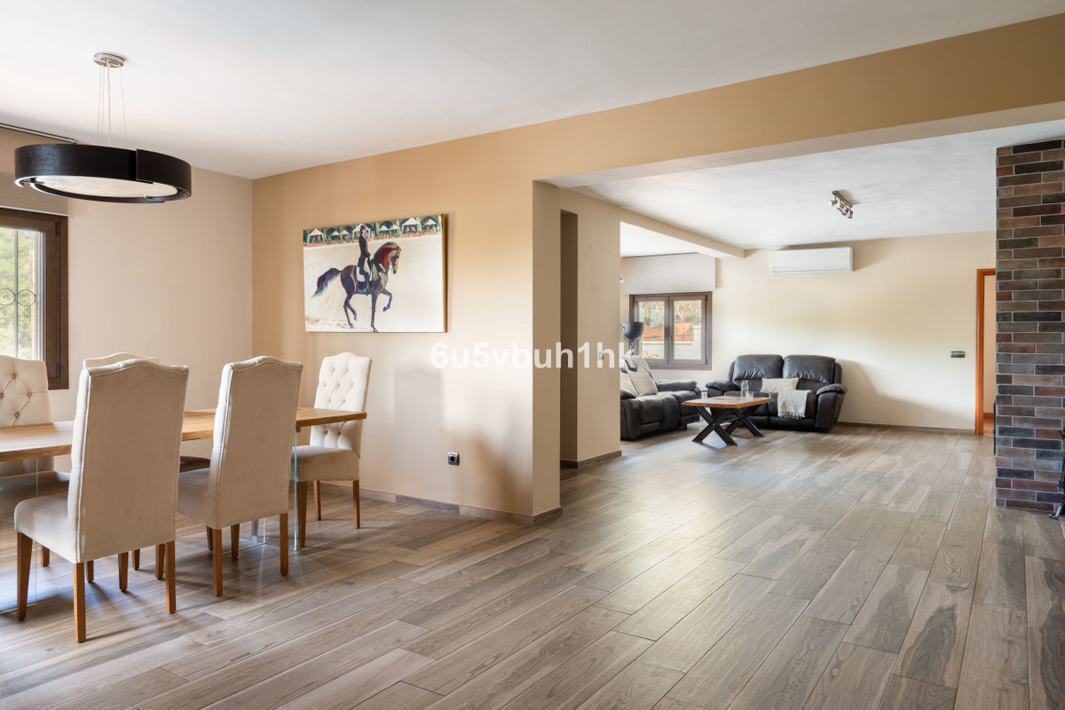 Detached Villa bilde 1