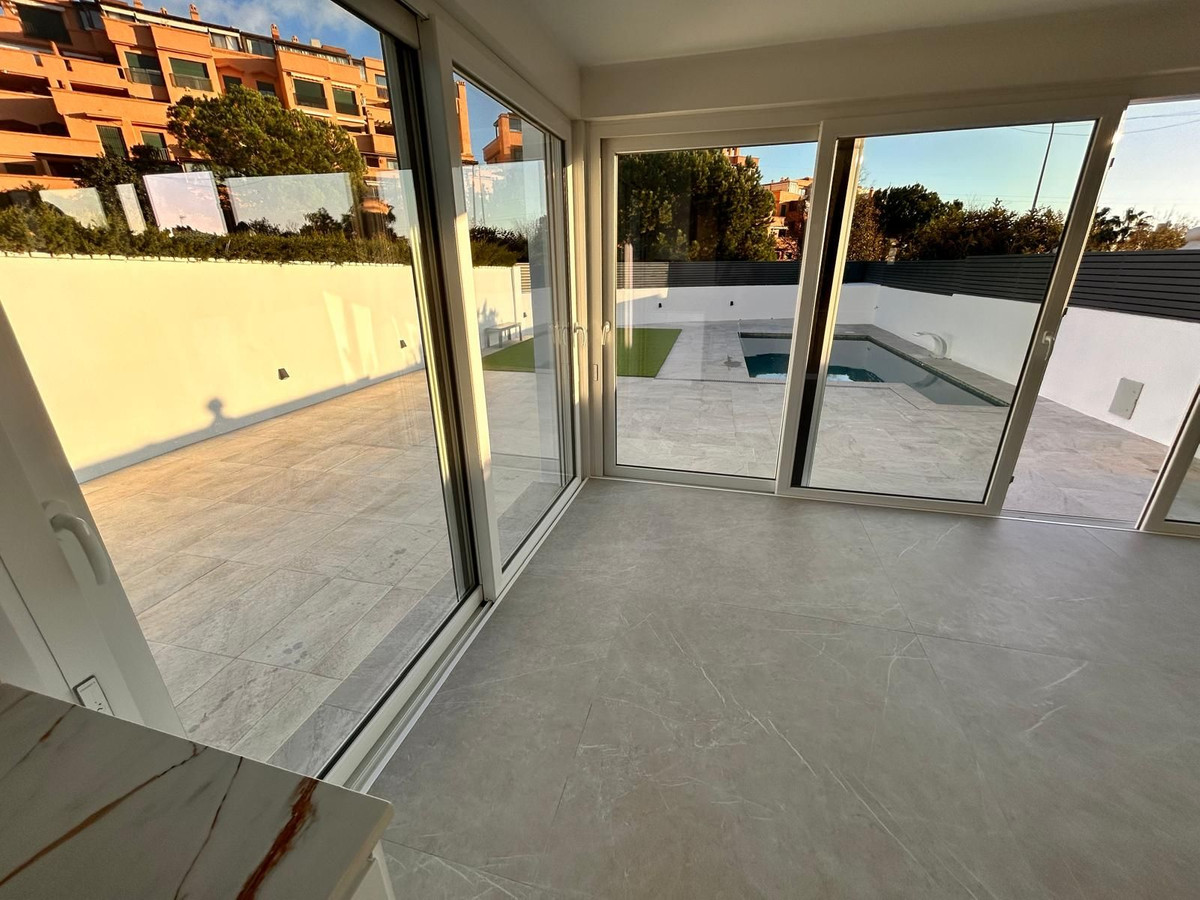 Detached Villa bilde 4