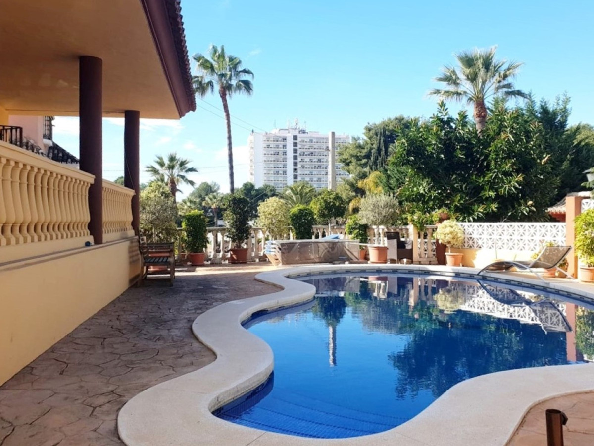 Detached Villa bilde 1