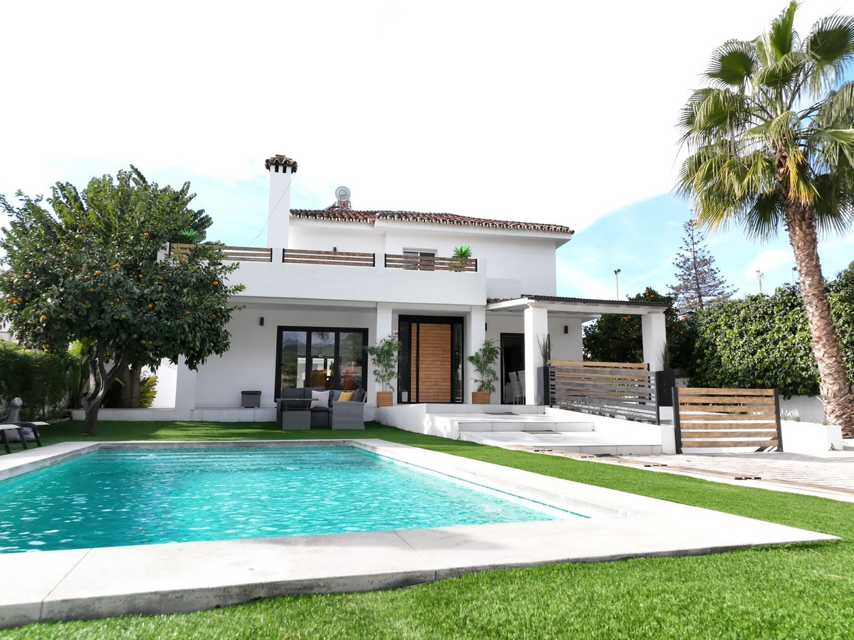 Detached Villa bilde 1